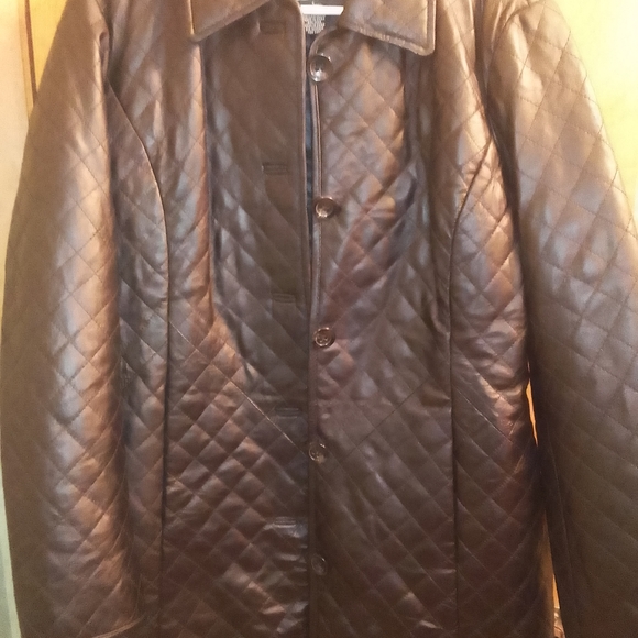 Neiman Marcus Black Quilted Trench Coat - Picture 5 of 9